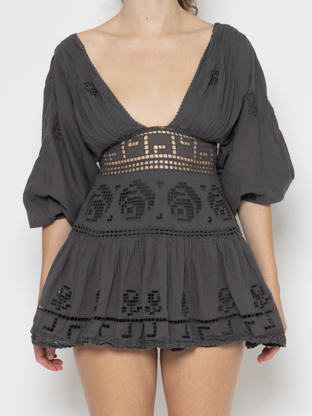 Free people grey cutout mini dress crochet lace size 0 deep v neck